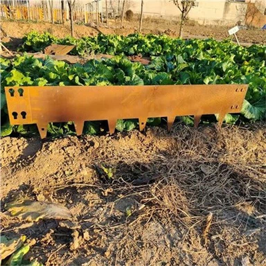 لبه های فلزی دکوراسیون حیاط خلوت