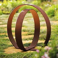 مجسمه حلقه فلزی زنگ زده