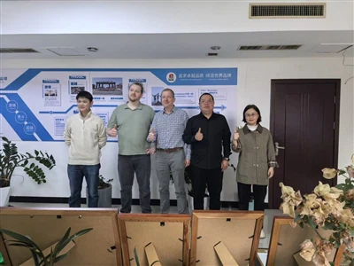 مشتری لهستانی از شرکت و کارخانه ما بازدید می کند