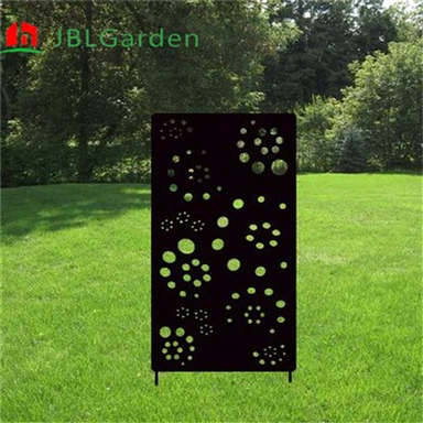 صفحه نمایش حریم خصوصی در فضای باز ایستاده رایگان